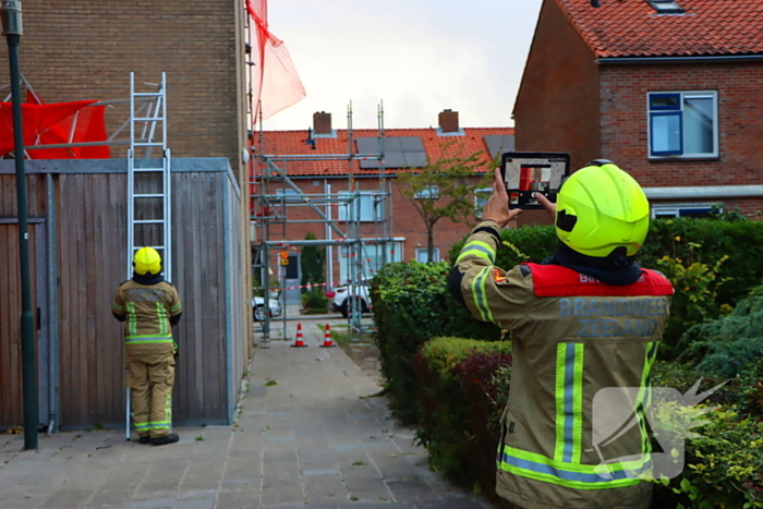 Harde wind veroorzaakt losse reling op steiger