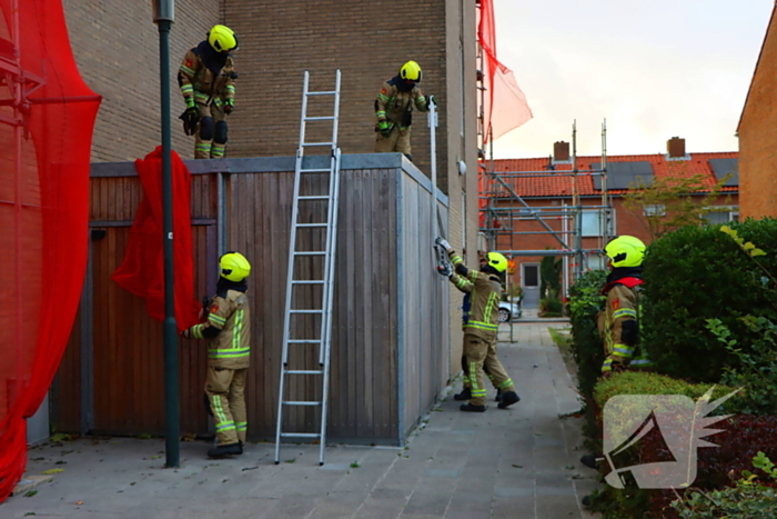 Harde wind veroorzaakt losse reling op steiger