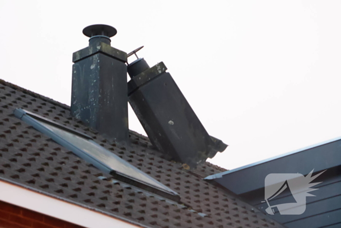 Schoorsteen los door stormachtig weer