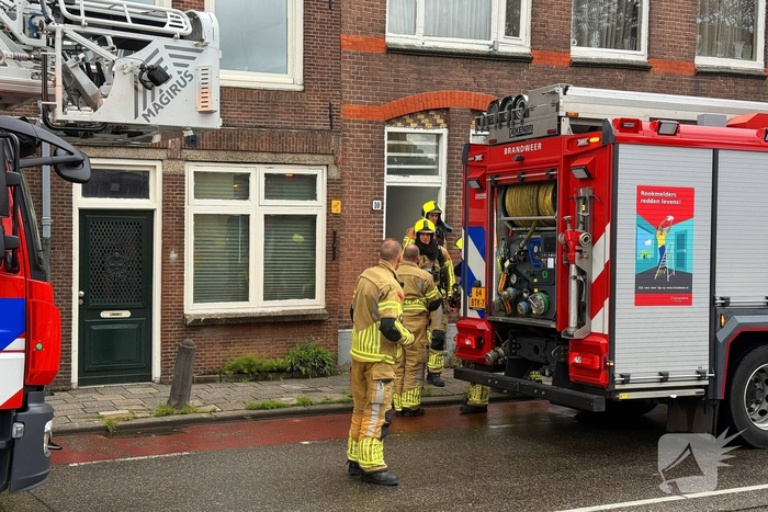 Brandweer controleert woningbrand