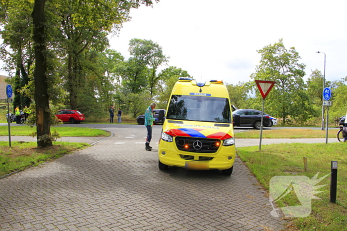 Aanrijding met letsel tussen drie voertuigen