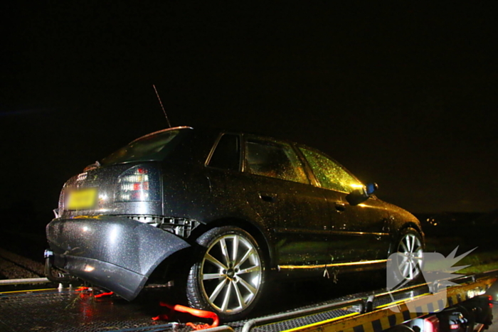 Automobilist haalt nat pak na te water raken