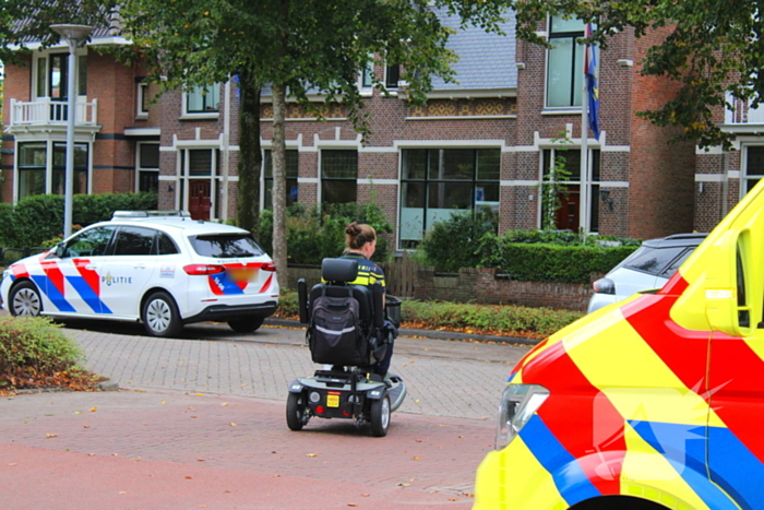 Overstekende scootmobiel aangereden