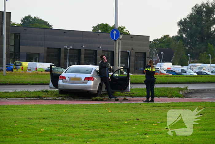 Automobilist raakt van de weg af