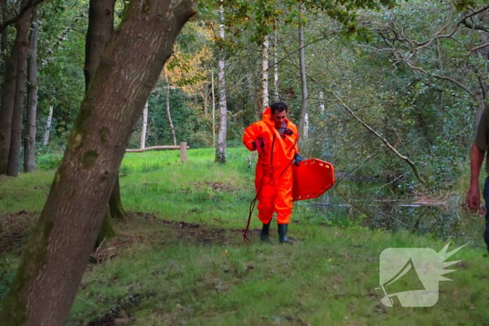 Oude vrouw gered uit sloot tijdens wandeling