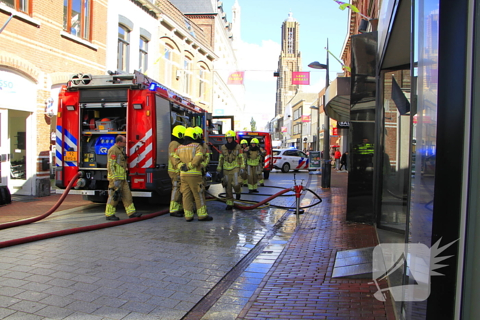Brand door onkruidverbrander in leegstaand pand