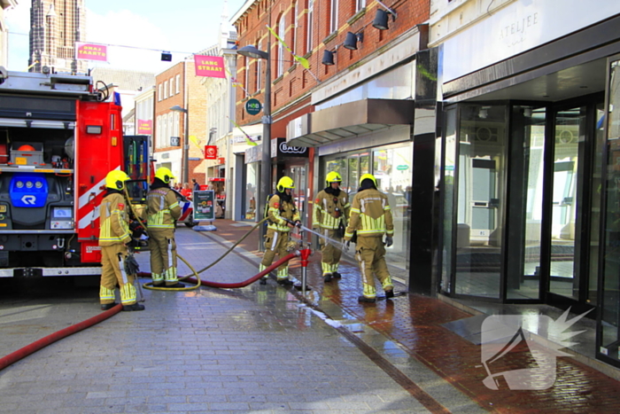 Brand door onkruidverbrander in leegstaand pand