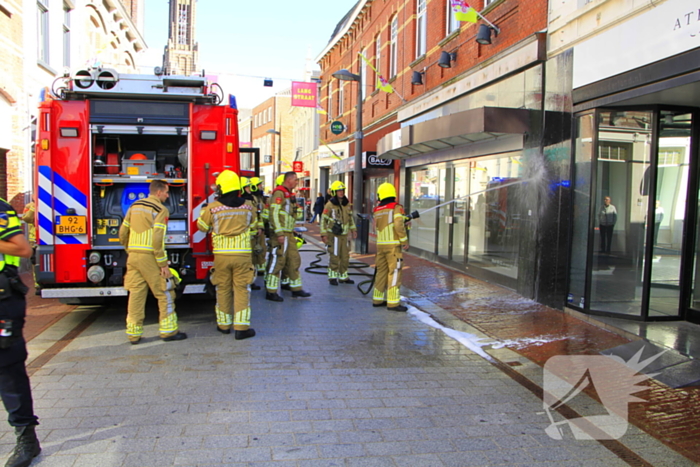 Brand door onkruidverbrander in leegstaand pand