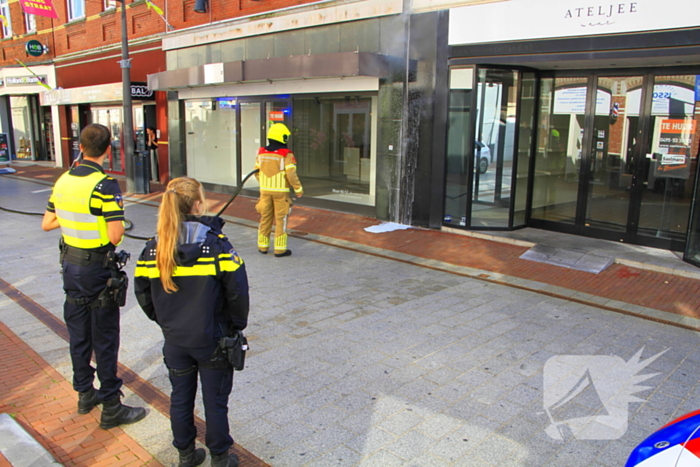 Brand door onkruidverbrander in leegstaand pand