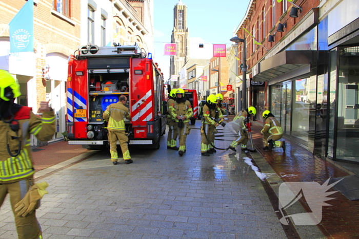 Brand door onkruidverbrander in leegstaand pand