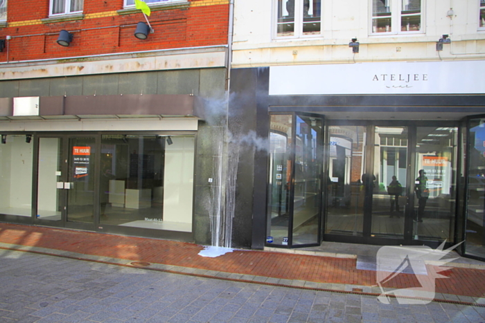 Brand door onkruidverbrander in leegstaand pand