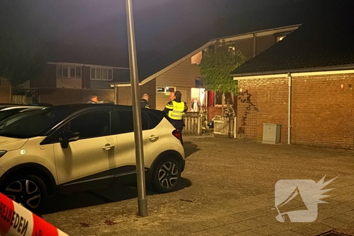 Voordeur vernield door explosie