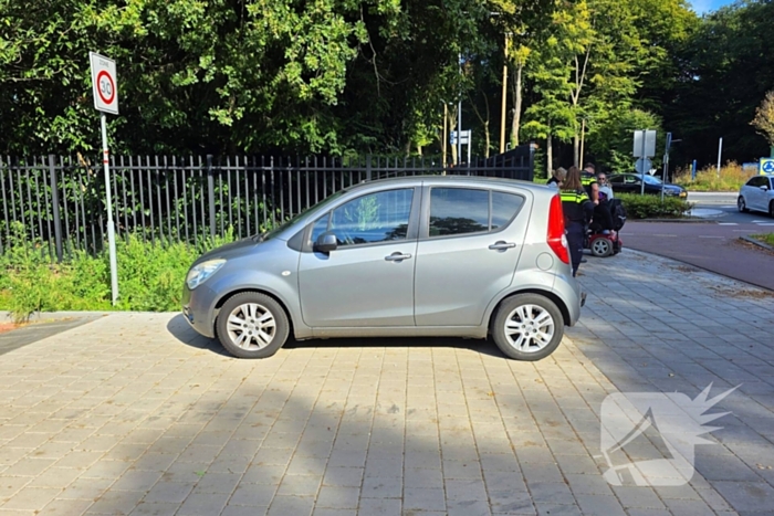 Botsing tussen scootmobiel en auto op beruchte rotonde