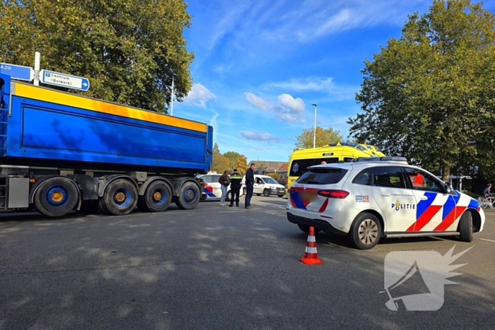 Fietser gewond bij botsing met vrachtwagen