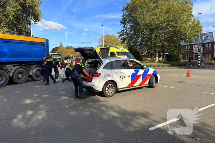 Fietser gewond bij botsing met vrachtwagen