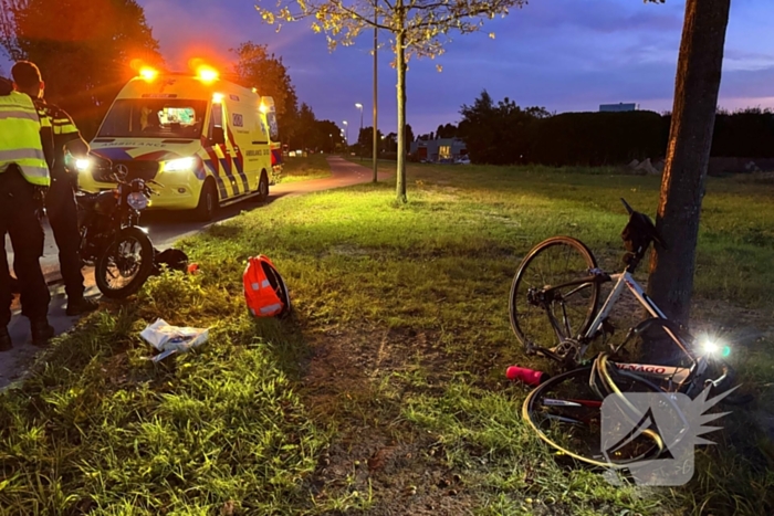 Wielrenner en brommerrijder botsten op fietspad