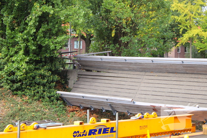 Loopbrug ingestort na aanrijding
