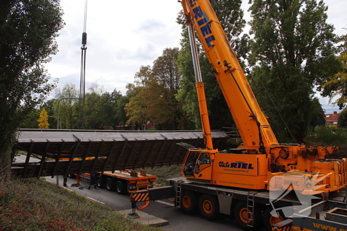 Loopbrug ingestort na aanrijding