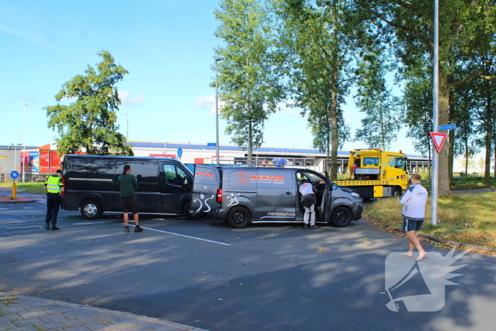 Gewonde bij botsing tussen twee bestelbussen