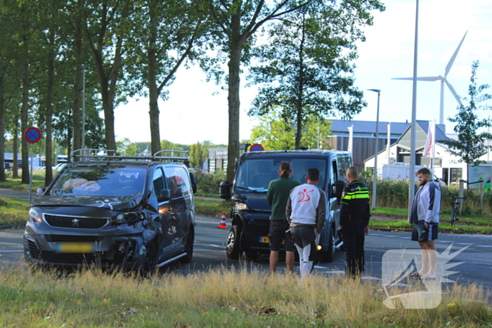Gewonde bij botsing tussen twee bestelbussen