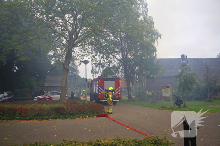 Tuinhuis in vlammen opgegaan