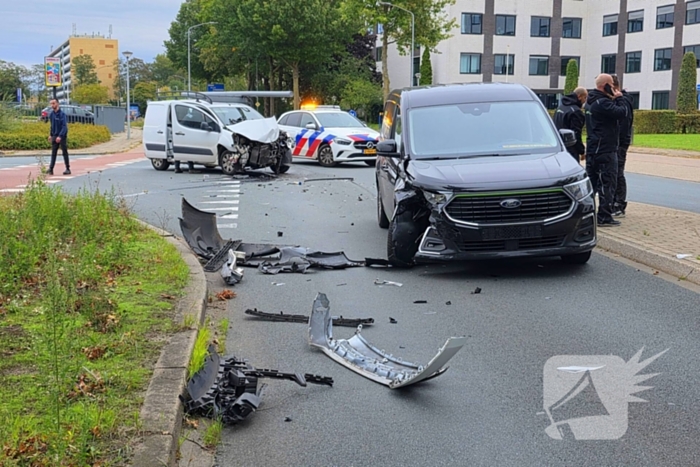 Botsing tussen bestelbussen in Ede