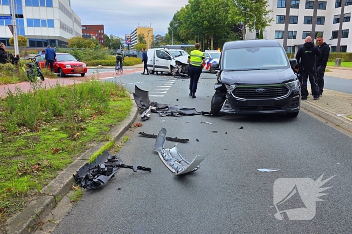 Botsing tussen bestelbussen in Ede