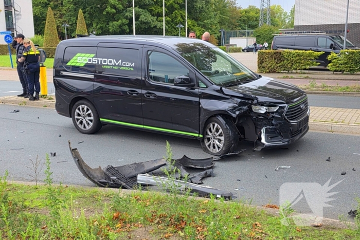 Botsing tussen bestelbussen in Ede