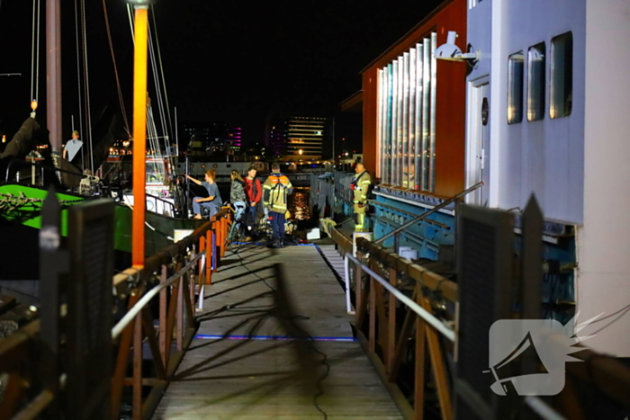 Brandweer redt schip van zinken