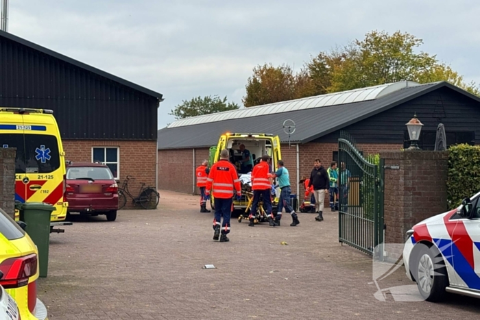 Vrouw zwaargewond na val van paard