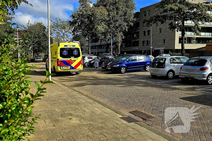 Bestelbus rijdt kind aan en rijdt door
