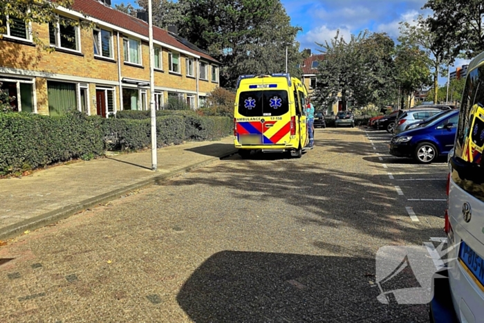 Bestelbus rijdt kind aan en rijdt door
