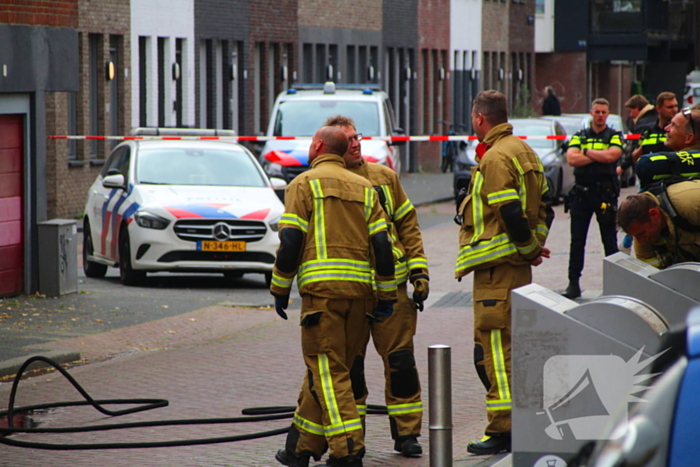 Dakbrand op flatgebouw snel geblust