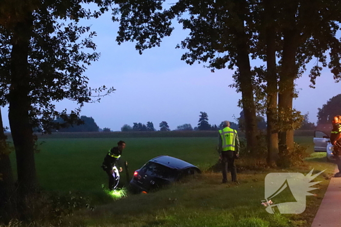 Automobilist belandt in sloot