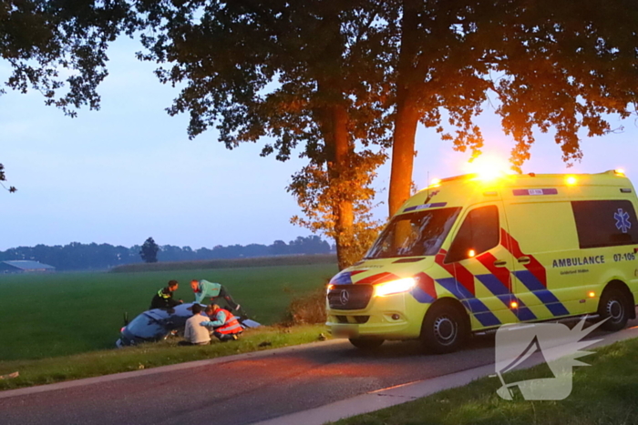 Automobilist belandt in sloot