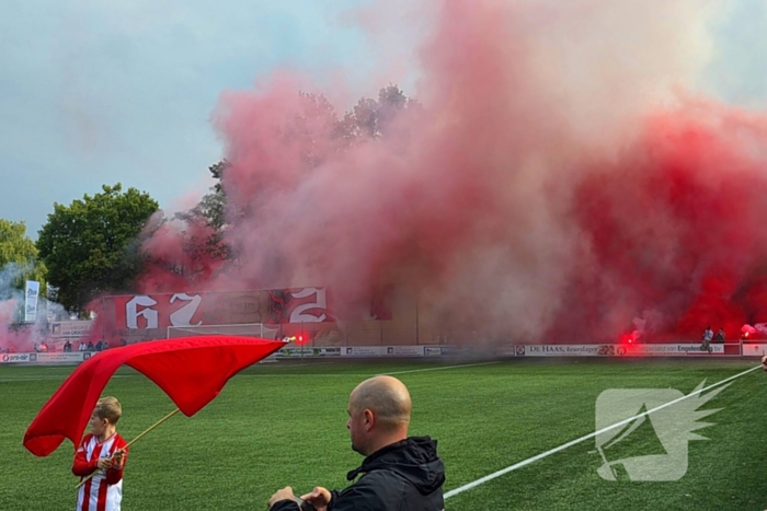 Sfeeractie bij stadsderby op sportpark de Eikelhof