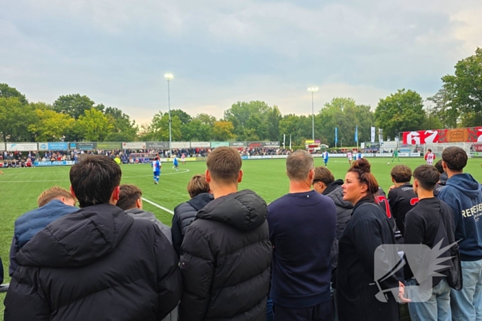 Sfeeractie bij stadsderby op sportpark de Eikelhof