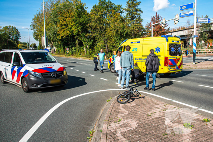 Kind op fiets aangereden op kruising