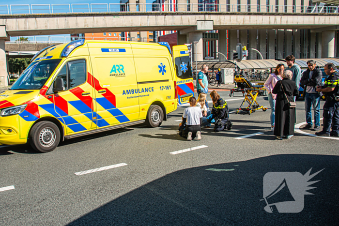 Kind op fiets aangereden op kruising