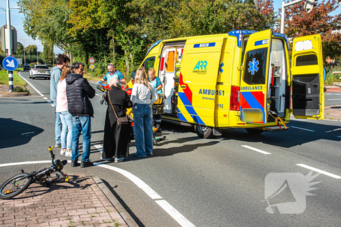 Kind op fiets aangereden op kruising