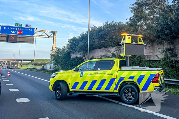 Ongeval tussen paardentrailer en aanhanger met zeilschip op snelweg