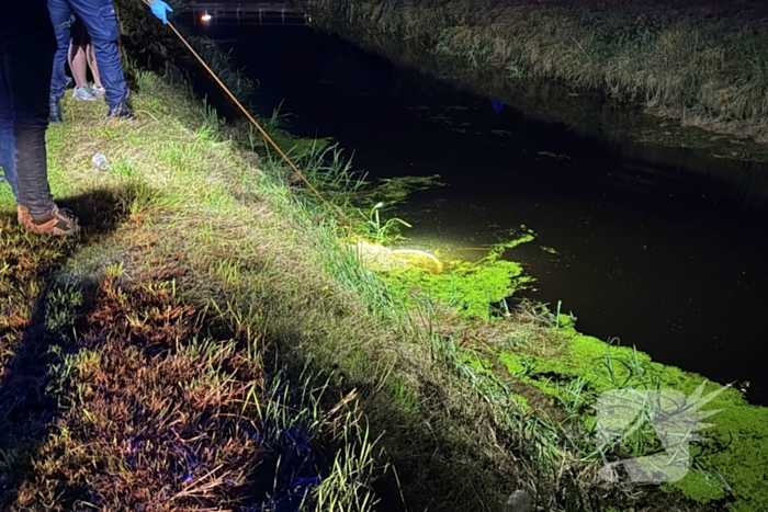 Fietser belandt in water
