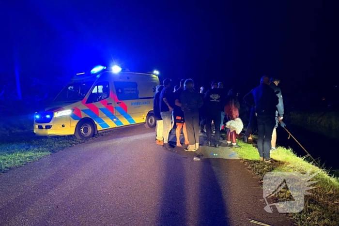 Fietser belandt in water