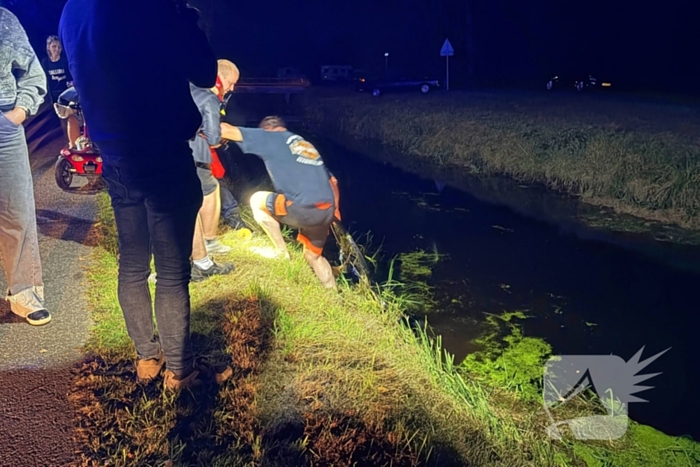 Fietser belandt in water