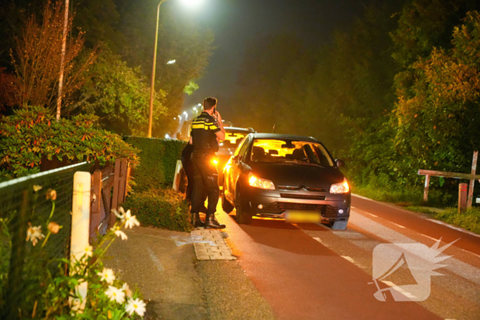 Verkeersongeval tussen auto en scooter na inhaalactie