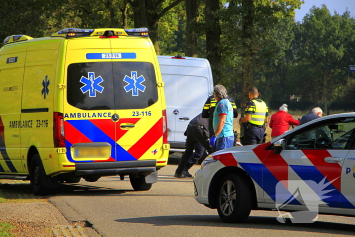 Scooter gewond bij aanrijding met busje