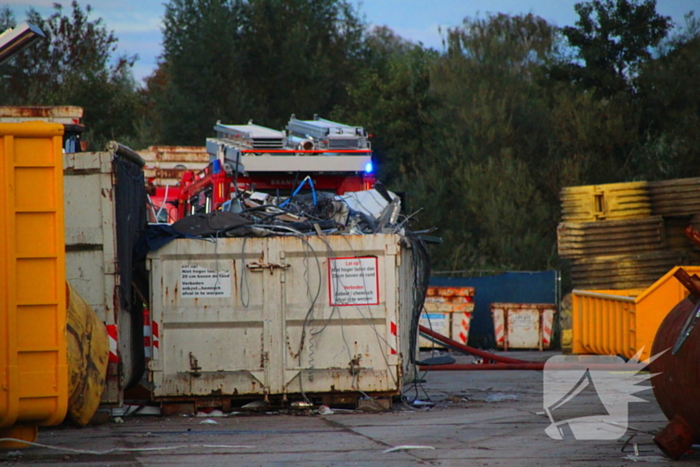 Brand bij afvalverwerkingsbedrijf zorgt voor flinke rookontwikkeling