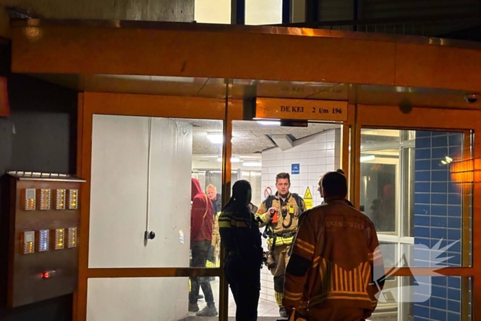 Sterke terpentine lucht in liftschachten te ruiken