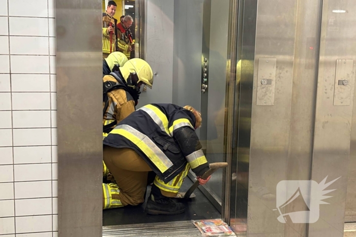 Sterke terpentine lucht in liftschachten te ruiken
