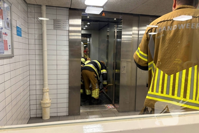 Sterke terpentine lucht in liftschachten te ruiken